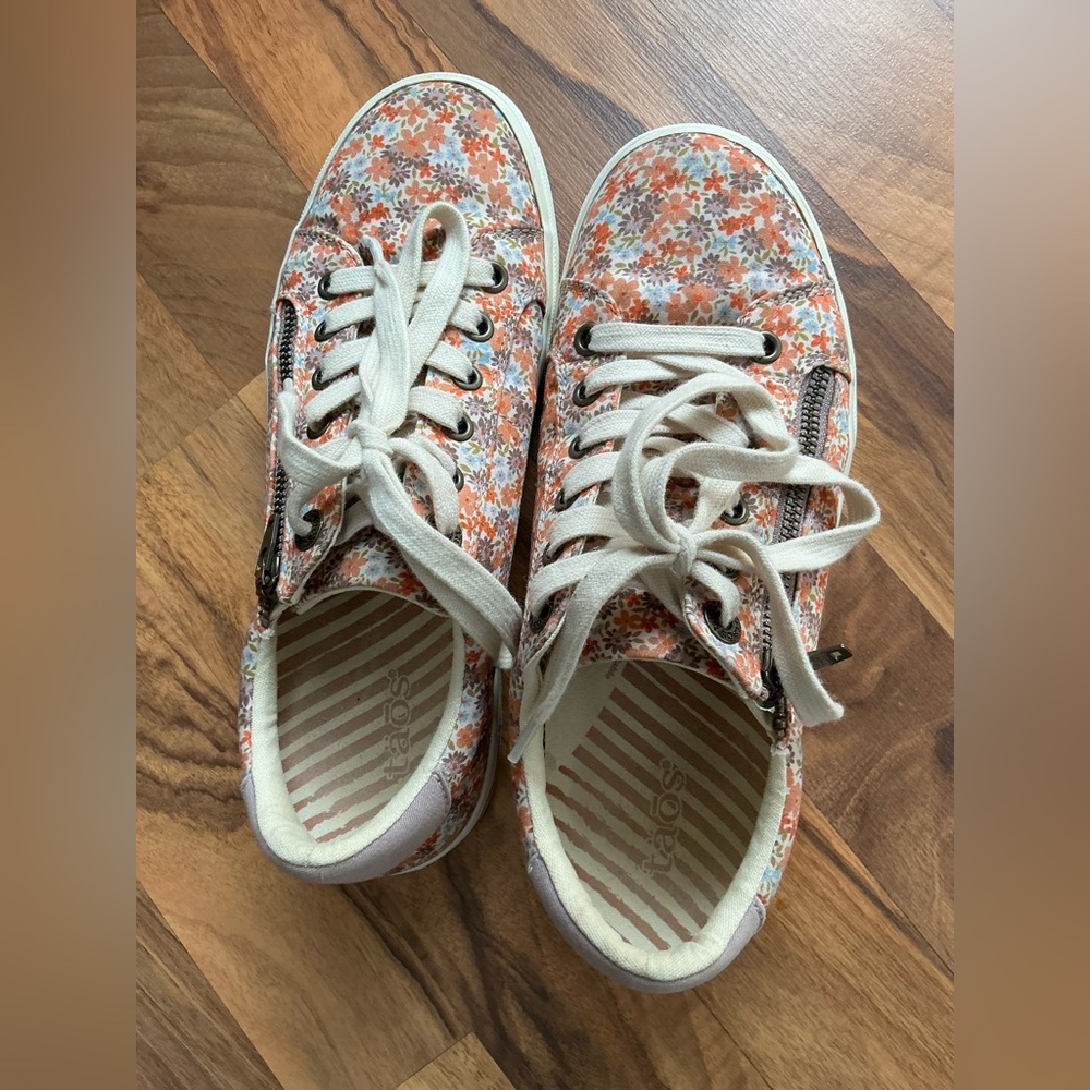 TAOS Footwear Floral Sneakers -